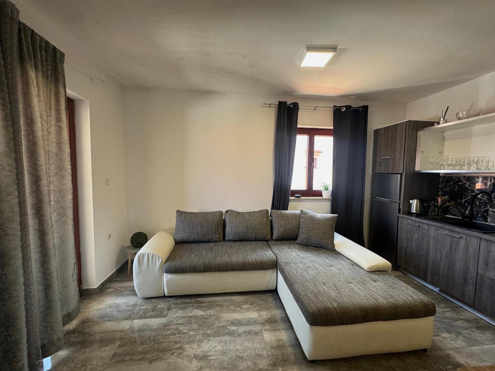 Apartments Orhidelia Njivice Eksteriør bilde
