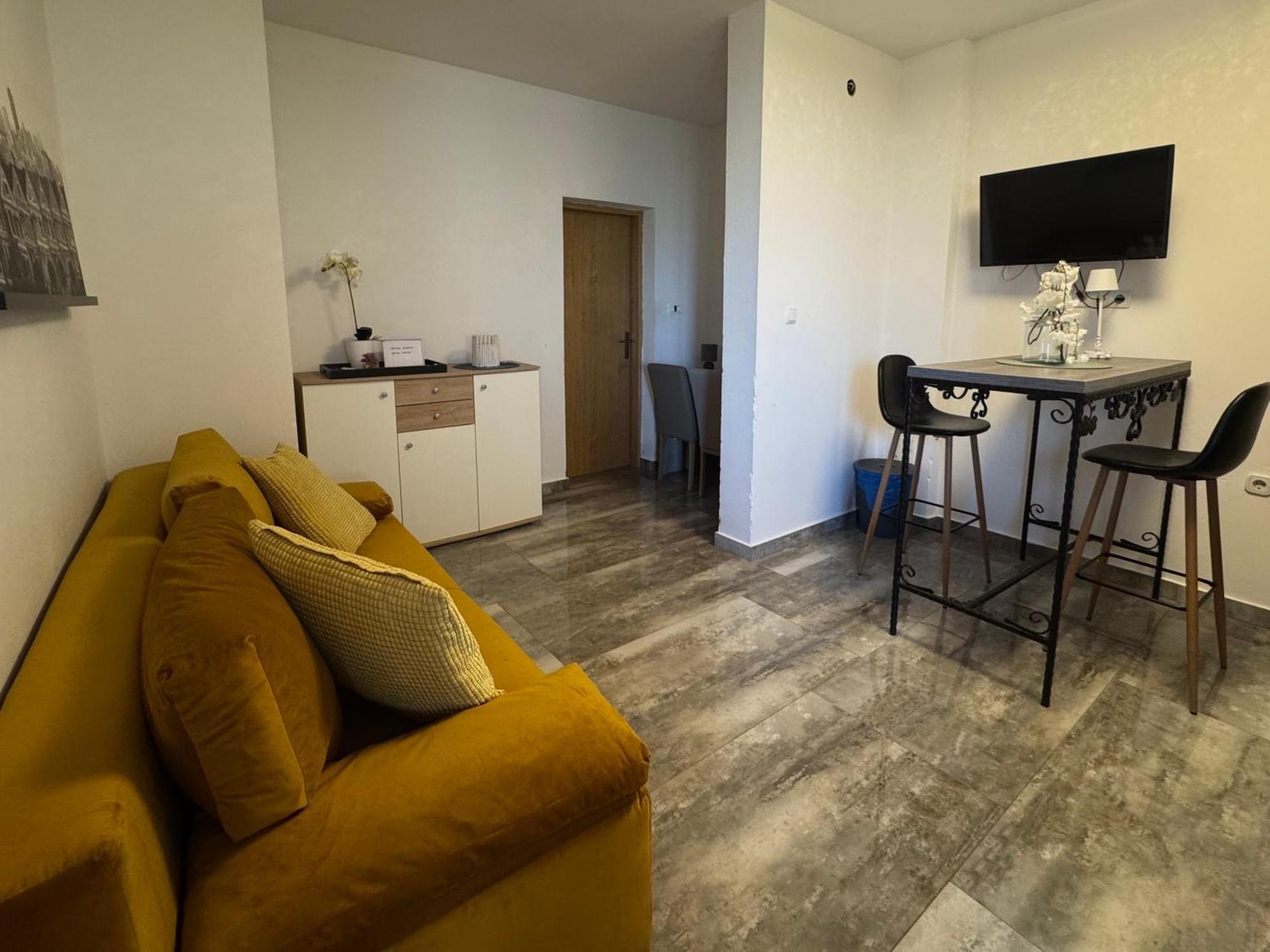 Apartments Orhidelia Njivice Eksteriør bilde